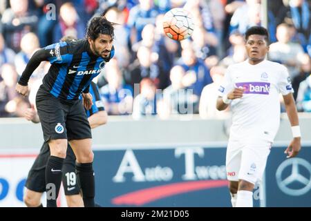 Lior Refaelov des Clubs kämpft um den Ball während des Jupiler Pro League-Spiels zwischen dem Club Brügge und RC Genk in Brügge, Sonntag, den 01. Mai 2016, am 6. Tag des Play-off 1 der belgischen Fußballmeisterschaft. BELGA FOTO KURT DESPLENTER Stockfoto