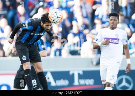 Lior Refaelov des Clubs kämpft um den Ball während des Jupiler Pro League-Spiels zwischen dem Club Brügge und RC Genk in Brügge, Sonntag, den 01. Mai 2016, am 6. Tag des Play-off 1 der belgischen Fußballmeisterschaft. BELGA FOTO KURT DESPLENTER Stockfoto