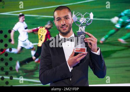 Mechelens Sofiane Hanni feiert nach dem Gewinn der ersten Ausgabe des Galaabends des professionellen Fußballspielers des Jahres 2016, Montag, den 23. Mai 2016, in Gent. Stockfoto