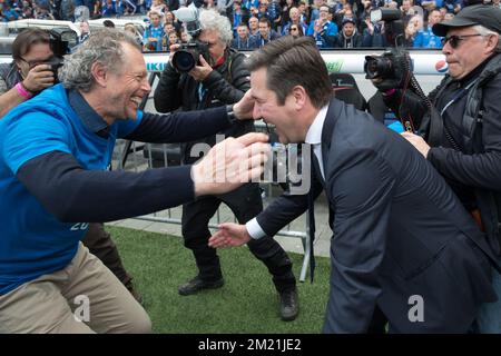 Der Cheftrainer des Clubs Michel Preud'homme und der Geschäftsführer des Clubs Vincent Mannaert feiern nach dem Spiel der Jupiler Pro League zwischen dem Club Brügge und dem RSC Anderlecht in Brügge, Sonntag, den 15. Mai 2016, am 8. Tag des Play-off 1 der belgischen Fußballmeisterschaft. Club Brugge hat Anderlecht besiegt und gewinnt zum ersten Mal seit 11 Jahren die belgische Fußballmeisterschaft. Stockfoto