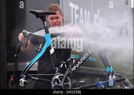 Das Abbildungsbild zeigt Team Sky nach einer Trainingsfahrt in Saint-Lo vor dem Start des Radrennen Tour de France 103., Donnerstag, den 30. Juni 2016 in Saint-Lo, Frankreich. Die diesjährige Tour de France findet vom 2.. Juli bis 24rth. Juli statt. BELGA FOTO DAVID STOCKMAN Stockfoto