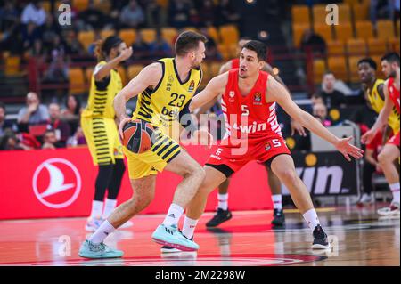 Athen, Lombardei, Griechenland. 13.. Dezember 2022. 23 MARKO GUDURIC von Fenerbahce während des Euroleague-Spiels der Turkish Airlines zwischen Olympiacos Piraeus und Fenerbahce Beko Istanbul im Friedens- und Freundschaftsstadion am 13. Dezember 2022 in Piräus, Griechenland (Kreditbild: © Stefanos Kyriazis/ZUMA Press Wire) Stockfoto