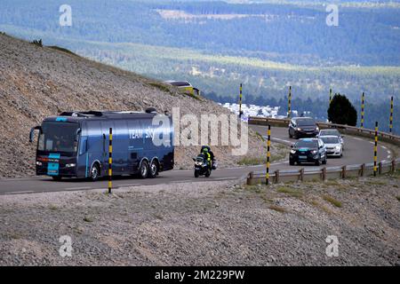 Das Abbildungsbild zeigt den Teamsky am Mont Ventoux nach der zwölften Etappe des Radrennens Tour de France 103., 162,5 km von Montpellier nach Mont Ventoux, Frankreich, am Donnerstag, den 14. Juli 2016. Stockfoto