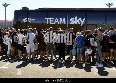 Die Abbildung zeigt den Bus des Team Sky vor Beginn der vierzehnten Etappe des Radrennen Tour de France 103., 208,5km Uhr von Montelimar nach Villars-les-Dombes, am Samstag, den 16. Juli 2016. Stockfoto