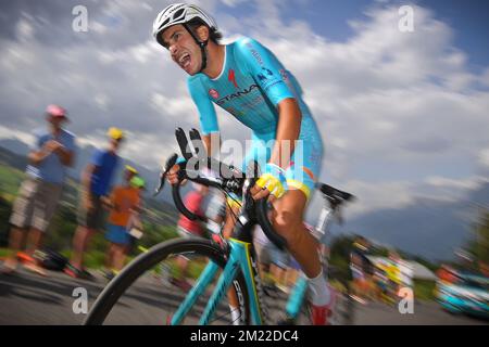 Der italienische Fabio Aru vom Astana Pro Team wurde in der achtzehnten Etappe auf der 103.. Ausgabe des Radrennen Tour de France, einem 17km-maligen Versuch von Sallanches bis Megeve, Frankreich, am Donnerstag, den 21. Juli 2016, in Aktion gezeigt. Stockfoto