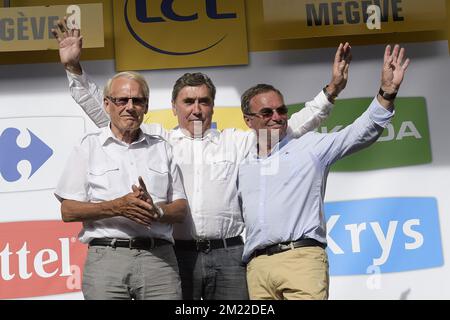 Der ehemalige niederländische Radfahrer Jan Janssen, der ehemalige belgische Radfahrer Eddy Merckx und der ehemalige französische Radfahrer Bernard Hinault bildeten am Donnerstag, den 21. Juli 103. 2016, nach der achtzehnten Etappe des Radrennen Tour de France, einem 17km-maligen Versuch von Sallanches nach Megeve, Frankreich, auf dem Podium. Stockfoto