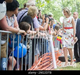 Königin Mathilde von Belgien, gemalt während eines königlichen Besuchs des „Fete au Parc - Feest in het Park“ am belgischen Nationalfeiertag im Parc de Bruxelles - Warandepark, Donnerstag, den 21. Juli 2016. Stockfoto