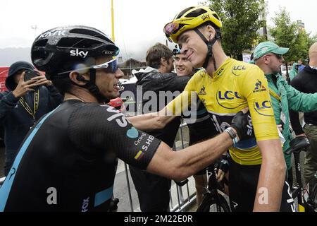 Der kolumbianische Sergio Henao von Team Sky und der britische Chris Froome von Team Sky feiern nach der 20.. Etappe des Radrennen Tour de France 103., 146,5 km von Megeve nach Morzine, Frankreich, am Samstag, den 23. Juli 2016. Stockfoto