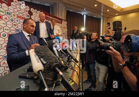 Belgiens neuer Cheftrainer Roberto Martinez, KBVB-URBSFA Sportdirektor Chris Van Puyvelde, Pro League-CEO Pierre Francois und KBVB-URBSFA belgischer Fußballgewerkschaftsvorsitzender Francois De Keersmaecker, die zu Beginn einer Pressekonferenz der belgischen Fußballnationalmannschaft Red Devils zur Ankündigung ihres neuen Cheftrainers, Donnerstag, 04. August 2016, Sitz der belgischen Fußballgewerkschaft KBVB-URBSFA in Brüssel. Spanish Martinez wird zum neuen Teamleiter ernannt und ersetzt Wilmots, der letzten Monat nach einem enttäuschenden EURO2016-Turnier entlassen wurde. Stockfoto