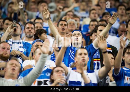 Gents Fans wurden während des Jupiler Pro League-Spiels zwischen KAA Gent und KRC Genk in Gent am Sonntag, den 07. August 2016, am zweiten Tag der belgischen Fußballmeisterschaft, fotografiert. BELGA FOTO JASPER JACOBS Stockfoto