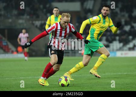 Sunderland, Vereinigtes Königreich, 12.. Dezember 2022. Alex Pritchard von Sunderland während des Sky Bet Championship-Spiels zwischen Sunderland und West Bromwich Albion im Stadium of Light, Sunderland, am Montag, den 12.. Dezember 2022. (Kredit: Mark Fletcher | MI News) Kredit: MI News & Sport /Alamy Live News Stockfoto