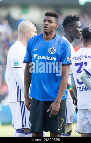 Die Wesley Moraes des Vereins erhält eine rote Karte vom Schiedsrichter beim Spiel der Jupiler Pro League zwischen dem Club Brügge und dem RSC Anderlecht in Brügge, Sonntag, den 23. Oktober 2016, am 11. Tag der belgischen Fußballmeisterschaft. BELGA FOTO KURT DESPLENTER Stockfoto