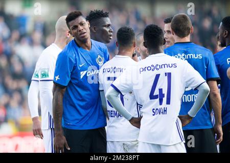 Die Wesley Moraes des Vereins erhält eine rote Karte vom Schiedsrichter beim Spiel der Jupiler Pro League zwischen dem Club Brügge und dem RSC Anderlecht in Brügge, Sonntag, den 23. Oktober 2016, am 11. Tag der belgischen Fußballmeisterschaft. BELGA FOTO KURT DESPLENTER Stockfoto