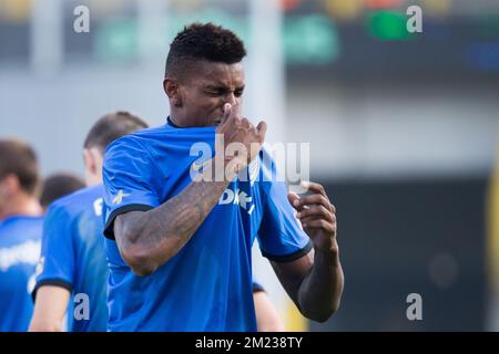 Die Wesley Moraes des Vereins erhält eine rote Karte vom Schiedsrichter beim Spiel der Jupiler Pro League zwischen dem Club Brügge und dem RSC Anderlecht in Brügge, Sonntag, den 23. Oktober 2016, am 11. Tag der belgischen Fußballmeisterschaft. BELGA FOTO KURT DESPLENTER Stockfoto