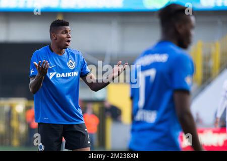 Die Wesley Moraes des Vereins erhält eine rote Karte vom Schiedsrichter beim Spiel der Jupiler Pro League zwischen dem Club Brügge und dem RSC Anderlecht in Brügge, Sonntag, den 23. Oktober 2016, am 11. Tag der belgischen Fußballmeisterschaft. BELGA FOTO KURT DESPLENTER Stockfoto