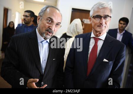 Der stellvertretende iranische Finanzminister Mohammed Khazaee (L) und der flämische Ministerpräsident Geert Bourgeois (R), abgebildet bei einem Besuch im Finanzministerium am zweiten Tag einer flämischen Wirtschaftsmission in Iran, am Montag, den 31. Oktober 2016 in Teheran, Iran. BELGA FOTO YORICK JANSENS Stockfoto