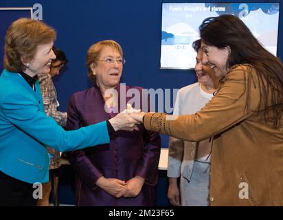 Mary Robinson, Sondergesandte des Generalsekretärs der Vereinten Nationen für Klimaänderungen, chilenische Präsidentin Michelle Bachelet, Patricia Espinosa, Exekutivsekretärin des UNFCCC und belgische Ministerin für Energie, Umwelt und nachhaltige Entwicklung Marie-Christine Marghem, die während der COP22 in Marrakesch, Marokko, auf der Weltklimakonferenz 2016, am Dienstag, dem 15. November 2016, vorgestellt wurde. Stockfoto