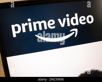 KONSKIE, POLEN - 13. Dezember 2022: Amazon Prime Video-Website wird auf dem Laptop-Bildschirm angezeigt Stockfoto