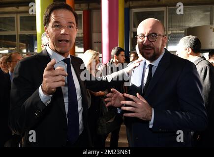 Der niederländische Ministerpräsident Mark Rutte und der belgische Ministerpräsident Charles Michel haben sich am zweiten Tag des Benelux-Ministerpräsidenten-Besuchs am Dienstag, den 06. Dezember 2016, in Tunis, Tunesien, bei einem Besuch der I.N.S.A.T.-Fakultät gezeigt. BELGA FOTO ERIC LALMAND Stockfoto