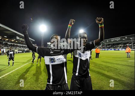 Eupens Spieler feiern nach dem Sieg eines Fußballspiels zwischen KAS Eupen und KV Kortrijk, dem Viertelfinale des Croky-Cup-Wettbewerbs, Dienstag, den 13. Dezember 2016 in Eupen. BELGA FOTO NICOLAS LAMBERT Stockfoto