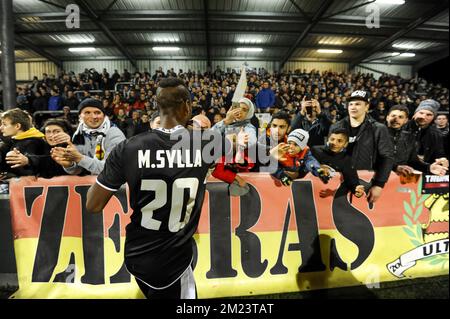 Eupens Spieler feiern nach dem Sieg eines Fußballspiels zwischen KAS Eupen und KV Kortrijk, dem Viertelfinale des Croky-Cup-Wettbewerbs, Dienstag, den 13. Dezember 2016 in Eupen. BELGA FOTO NICOLAS LAMBERT Stockfoto