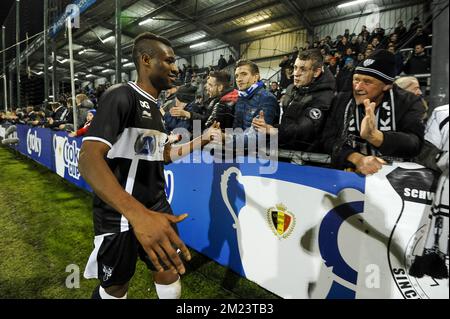 Eupens Spieler feiern nach dem Sieg eines Fußballspiels zwischen KAS Eupen und KV Kortrijk, dem Viertelfinale des Croky-Cup-Wettbewerbs, Dienstag, den 13. Dezember 2016 in Eupen. BELGA FOTO NICOLAS LAMBERT Stockfoto