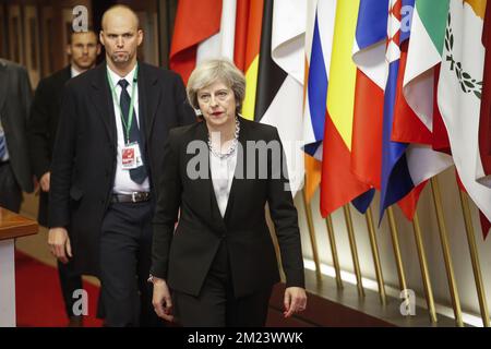Die britische Premierministerin Theresa May verlässt am Donnerstag, den 15. Dezember 2016, ein EU-Gipfeltreffen am Sitz der Europäischen Union in Brüssel. BELGA FOTO THIERRY ROGE Stockfoto