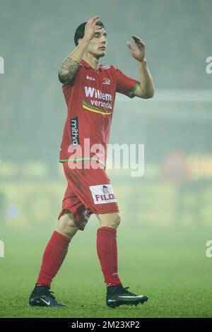 Zarko Tomasevic von Oostende reagiert auf das Spiel der Jupiler Pro League zwischen KV Oostende und Zulte Waregem am Samstag, den 17. Dezember 2016, am 19. Tag der belgischen Fußballmeisterschaft in Oostende. BELGA FOTO JASPER JACOBS Stockfoto