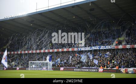 Genks Fans wurden vor dem Start des Jupiler Pro League-Spiels zwischen RC Genk und Standard de Liege in Genk am Sonntag, den 18. Dezember 2016, am 19. Tag der belgischen Fußballmeisterschaft fotografiert. BELGA FOTO YORICK JANSENS Stockfoto