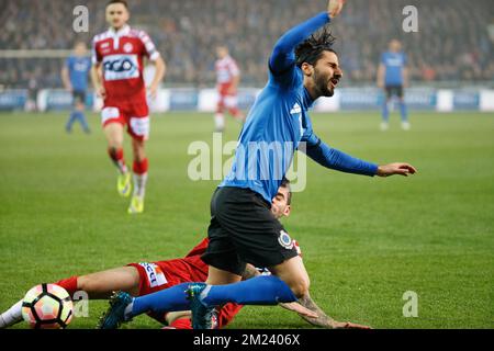 Lior Refaelov des Clubs kämpft um den Ball während des Jupiler Pro League-Spiels zwischen dem Club Brügge und KV Kortrijk in Brügge, Sonntag, den 18. Dezember 2016, am 19. Tag der belgischen Fußballmeisterschaft. BELGA FOTO KURT DESPLENTER Stockfoto