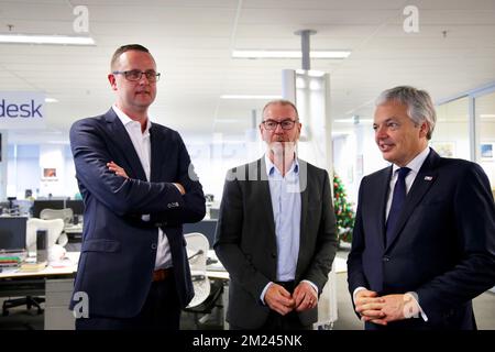 Belga Chefredakteur Hans Vandendriessche, AAP-CEO Bruce Davidson und Vizepräsident und Außenminister Didier Reynders bildeten das Bild während eines Besuchs in den Büros der Belga-Nachrichtenagentur bei Australian Associated Press (AAP) in Sydney, Australien, während einer Reise von Außenminister Reynders nach Australien am Freitag, dem 30. Dezember 2016. BELGA FOTO ANGELA PADOVAN Stockfoto