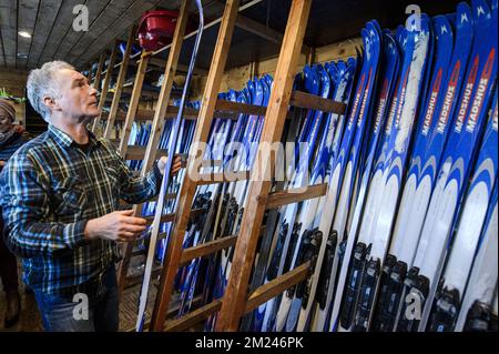 Illustration picture shows a man holding a ski in the Botrange nature parc as enough snow fell in the Hautes Fagnes region in Eastern Belgium to open the ski piste, Thursday 05 January 2017. BELGA PHOTO NICOLAS LAMBERT Stock Photo