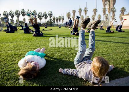 Gents Fans wurden am zweiten Tag des Wintertrainingslagers der belgischen Fußballmannschaft KAA Gent in Oliva, Spanien, am Freitag, den 06. Januar 2017, fotografiert. BELGA FOTO JASPER JACOBS Stockfoto