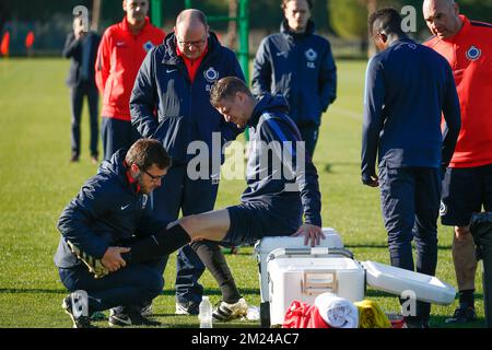 Club's goalkeeper Ludovic Butelle receives medical treatment during the fifth day of the winter training camp of Belgian first division soccer team Club Brugge, in Sotogrande, Spain, Monday 09 January 2017. BELGA PHOTO BRUNO FAHY Stock Photo