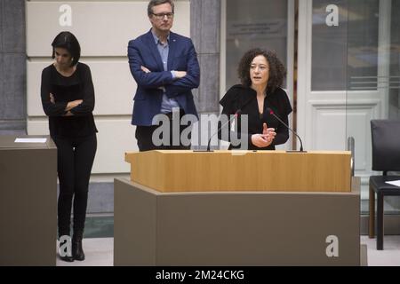Nadia Sminate von NV-A, ward Kennes von CD&V und Yasmine Kherbache von sp.A, abgebildet auf einer Plenartagung des flämischen Parlaments am Mittwoch, den 11. Januar 2017 in Brüssel. BELGA FOTO FILIP DE SMET Stockfoto