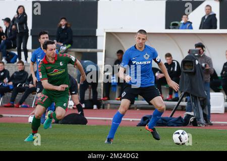 Club's Timmy Simons pictured in action during a friendly soccer game between Club Brugge and SC Freiburg on the eighth day of the winter training camp of Belgian first division soccer team Club Brugge, in La Linea, Spain, Thursday 12 January 2017. BELGA PHOTO BRUNO FAHY Stock Photo