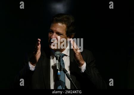 Brasilia, Brasilien. 13.. Dezember 2022. DF - Brasilia - 12/13/2022 - BRASILIA, FERNANDO HADDAD COLLECTIVE - der künftige Finanzminister Fernando Haddad, anlässlich einer Pressekonferenz am Dienstag, den 13.. Dezember. Foto: Mateus Bonomi/AGIF/Sipa USA Kredit: SIPA USA/Alamy Live News Stockfoto