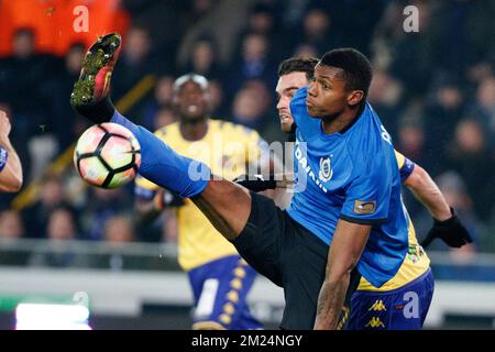 Die Wesley Moraes des Clubs kämpft während des Jupiler Pro League-Spiels zwischen Club Brügge und Waasland Beveren um den Ball in Brügge, Mittwoch, den 25. Januar 2017, am 23. Tag der belgischen Fußballmeisterschaft. BELGA FOTO KURT DESPLENTER Stockfoto