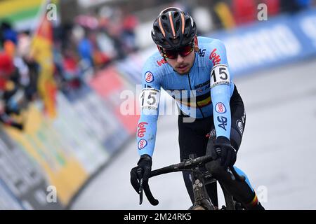 Das belgische Jelle Camps überquert die Ziellinie beim Juniorrennen der Männer bei den Weltmeisterschaften am Ende dieses Wochenendes in Bieles, Luxemburg, Samstag, den 28. Januar 2017. BELGA FOTO DAVID STOCKMAN Stockfoto