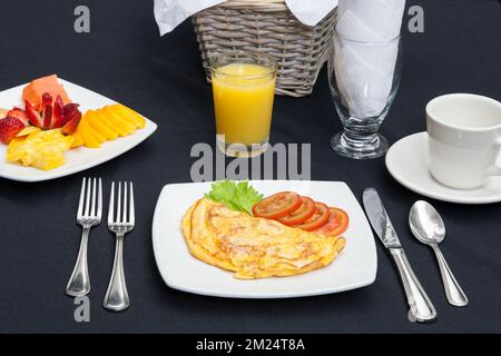 Leckeres Omelet-Frühstück Mit Eiern. Stockfoto