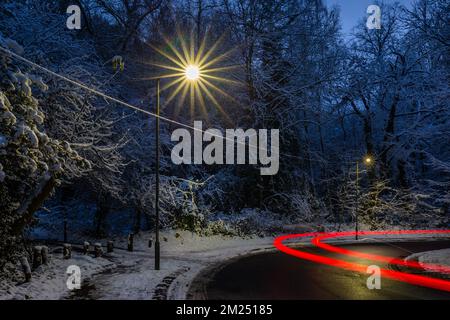 Ein Eruv mit Schnee bedeckt. Ein Eruv ist eine Grenze, in der orthodoxe juden im Rahmen des jüdischen Gesetzes über Sabbat und Hochurlaub mitführen dürfen. Stockfoto