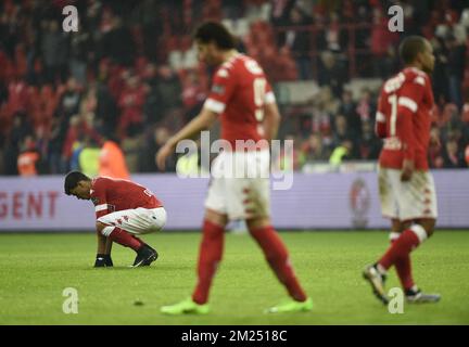 Die Spieler von Standard reagieren während des Jupiler Pro League-Spiels zwischen Standard de Liege und KV Kortrijk in Lüttich am Samstag, den 04. Februar 2017, am 25. Tag der belgischen Fußballmeisterschaft. BELGA FOTO JOHN THYS Stockfoto