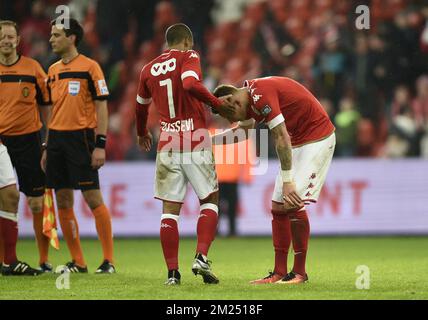 Die Spieler von Standard reagieren während des Jupiler Pro League-Spiels zwischen Standard de Liege und KV Kortrijk in Lüttich am Samstag, den 04. Februar 2017, am 25. Tag der belgischen Fußballmeisterschaft. BELGA FOTO JOHN THYS Stockfoto