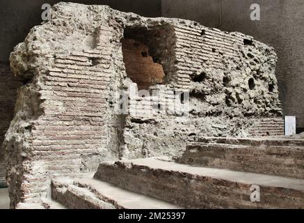 Die Überreste des Stadions Domitian befinden sich unter der Piazza Navona und sind das einzige Beispiel für ein Mauerwerk-Stadion, das bis heute in Rom bekannt ist. Stockfoto