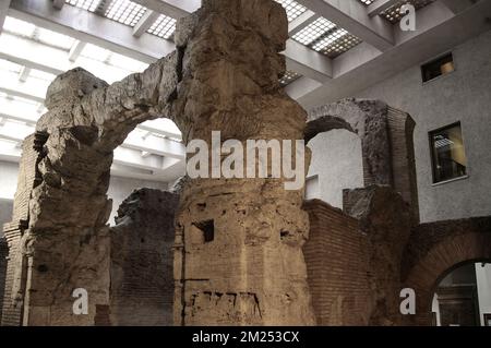 Die Überreste des Stadions Domitian befinden sich unter der Piazza Navona und sind das einzige Beispiel für ein Mauerwerk-Stadion, das bis heute in Rom bekannt ist. Stockfoto