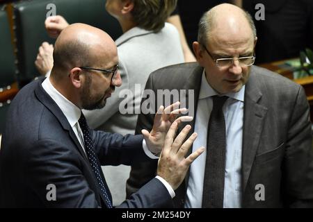 Der belgische Premierminister Charles Michel und Justizminister Koen Geens wurden auf einer Plenarsitzung der Kammer im bundesparlament am Donnerstag, den 09. Februar 2017 in Brüssel abgebildet. BELGA FOTO DIRK WAEM Stockfoto