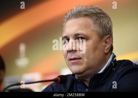 Astra Giurgius Cheftrainer Marius Sumudica wurde auf einer Pressekonferenz des rumänischen Clubs Astra Giurgiu am Mittwoch, den 15. Februar 2017 in Giurgiu, Rumänien, fotografiert. Morgen spielt Genk 1/16 Finales in der ersten Etappe des Europa League-Wettbewerbs gegen den rumänischen Verein Astra Giurgiu. BELGA FOTO YORICK JANSENS Stockfoto