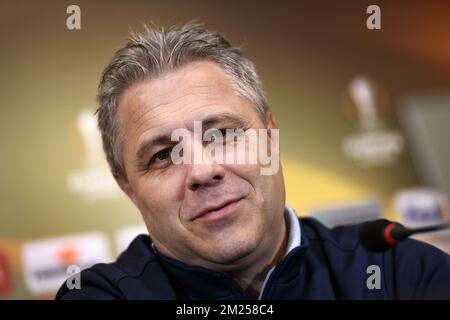 Astra Giurgius Cheftrainer Marius Sumudica wurde auf einer Pressekonferenz des rumänischen Clubs Astra Giurgiu am Mittwoch, den 15. Februar 2017 in Giurgiu, Rumänien, fotografiert. Morgen spielt Genk 1/16 Finales in der ersten Etappe des Europa League-Wettbewerbs gegen den rumänischen Verein Astra Giurgiu. BELGA FOTO YORICK JANSENS Stockfoto