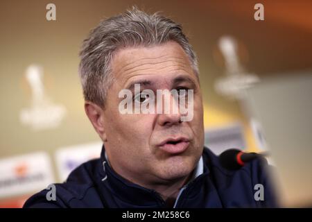 Astra Giurgius Cheftrainer Marius Sumudica wurde auf einer Pressekonferenz des rumänischen Clubs Astra Giurgiu am Mittwoch, den 15. Februar 2017 in Giurgiu, Rumänien, fotografiert. Morgen spielt Genk 1/16 Finales in der ersten Etappe des Europa League-Wettbewerbs gegen den rumänischen Verein Astra Giurgiu. BELGA FOTO YORICK JANSENS Stockfoto