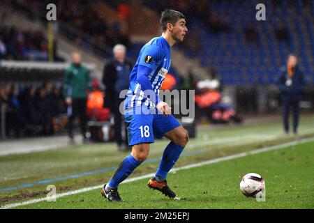 Genks Ruslan Malinovsky wurde während eines Spiels zwischen der belgischen Fußballmannschaft RC Genk und dem rumänischen Verein Astra Giurgiu in 1/16 Genk, der zweiten Etappe der Endspiele der Europa League am Donnerstag, den 23. Februar 2017, in Genk, gezeigt. Ergebnis der ersten Teilstrecke war 2-2. BELGA FOTO LUC CLAESSEN Stockfoto